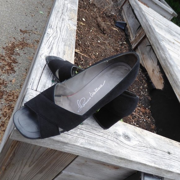 Vintage Black Suede  Criss-Cross Open Toe 2" Heels - Picture 1 of 4